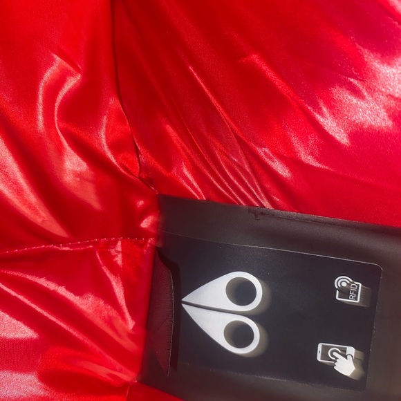 Moose knuckle coat white / black / gold , with red inside - Picture 5 of 9